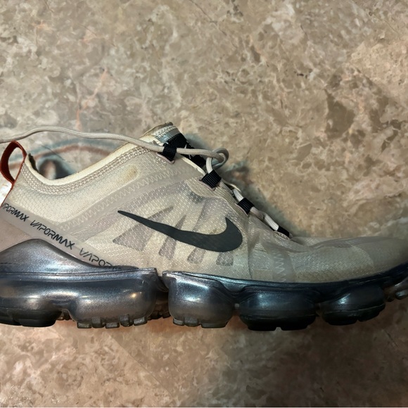 Nike Vapormax size 10 - Picture 3 of 4